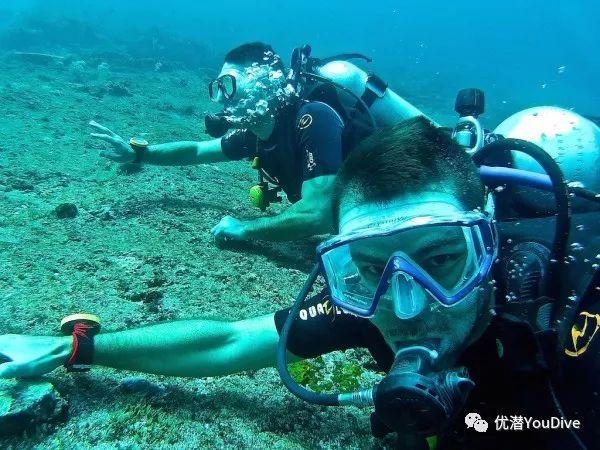 云南山体滑坡抢险抢险救援连夜加紧进行