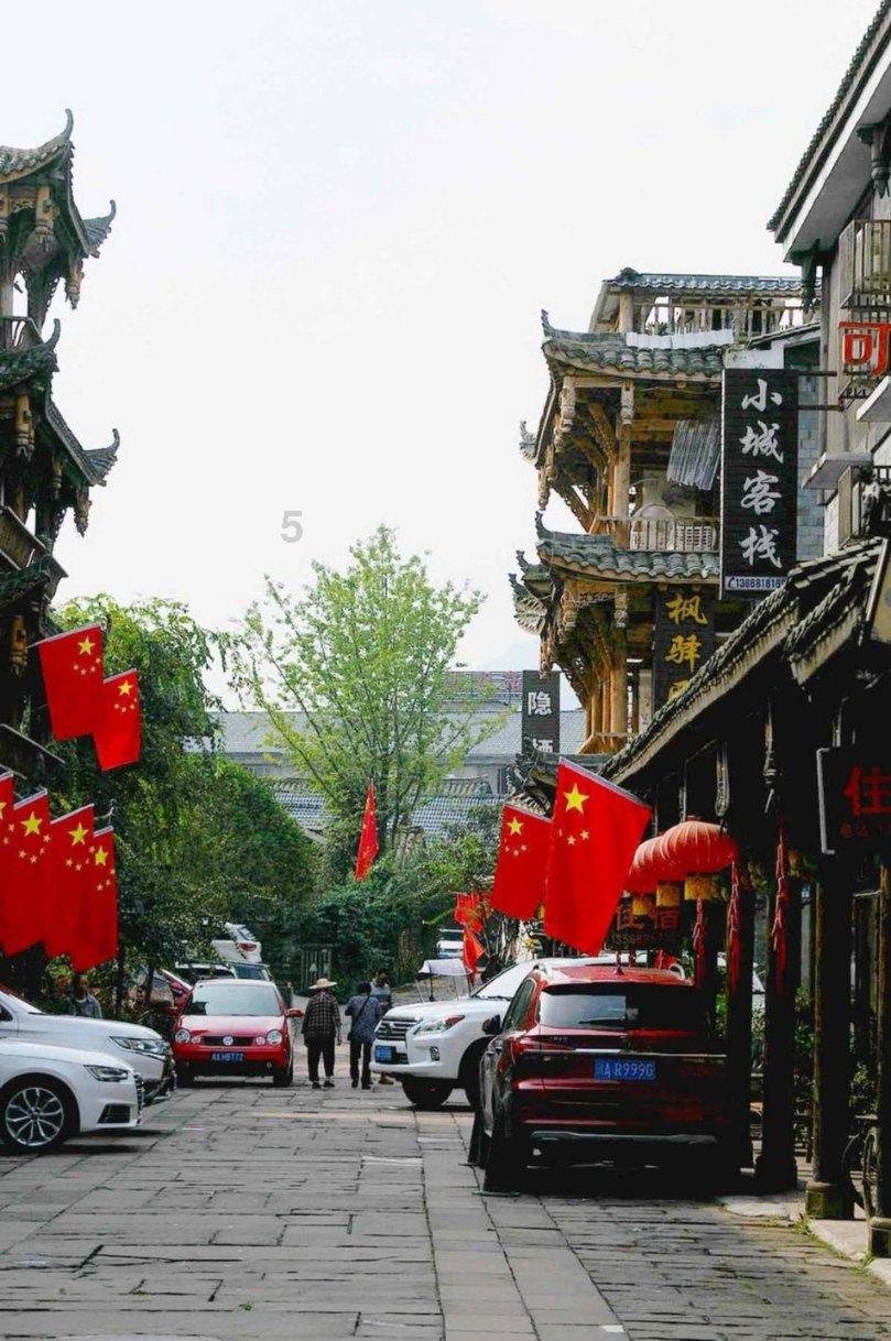 迷路的可爱男孩
