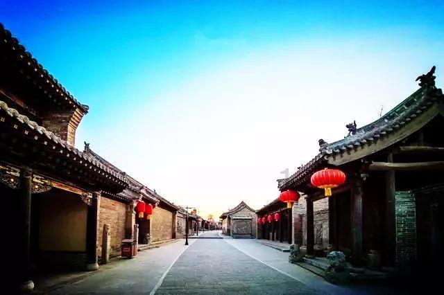 明明是在和哈士奇比赛扳手腕，最后却输在了这货的表情包下